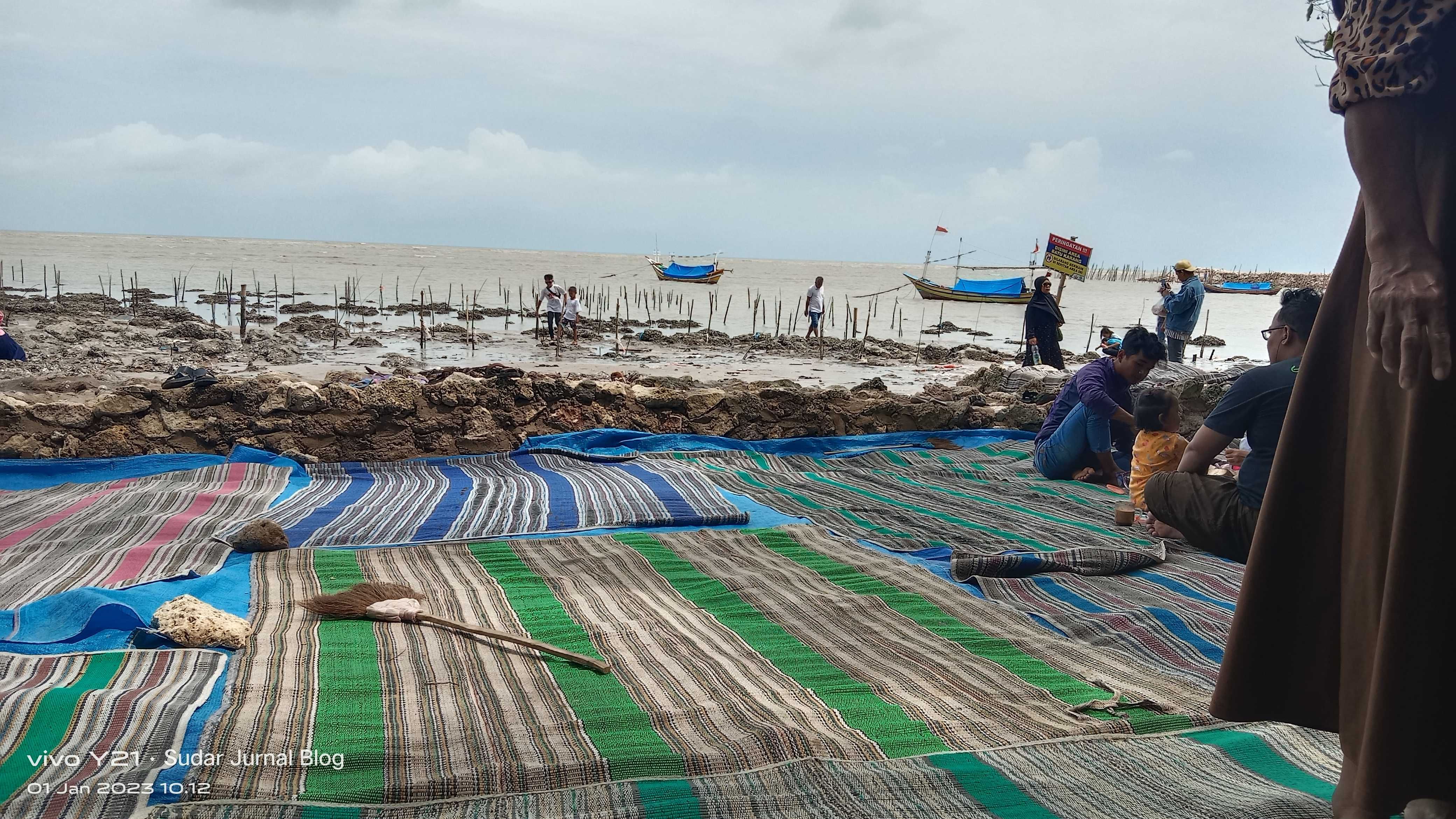 Harga Tiket Masuk Pantai Remen & Pantai Dermaga